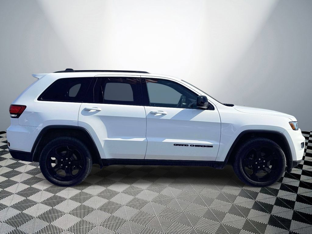 Used 2019 Jeep Grand Cherokee Laredo AWD/4WD image 6