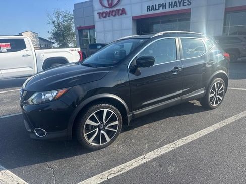 Used 2018 Nissan Rogue Sport SL FWD image 1