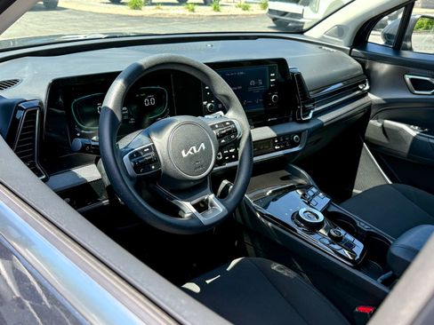 Certified 2025 Kia Sportage LX AWD/4WD image 14