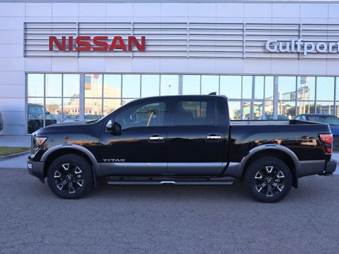 Used 2023 Nissan Titan Platinum Reserve w/ Moonroof Package image 3