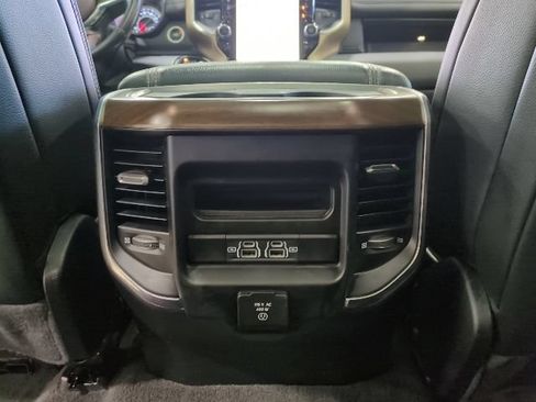 Used 2022 RAM 1500 Laramie AWD/4WD image 18