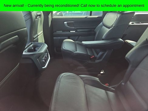 Used 2025 Ford Expedition Platinum w/ Stealth Appearance Package AWD/4WD image 9