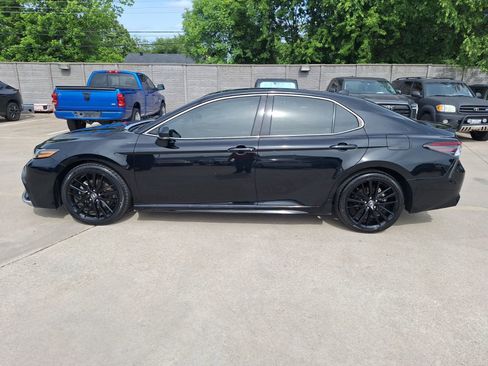 Used 2022 Toyota Camry XSE FWD image 3
