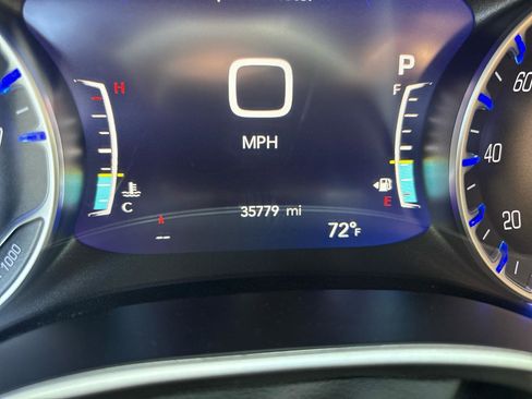 Used 2025 Chrysler Pacifica Select FWD image 11