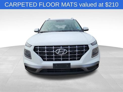 Used 2024 Hyundai Venue SEL FWD image 2