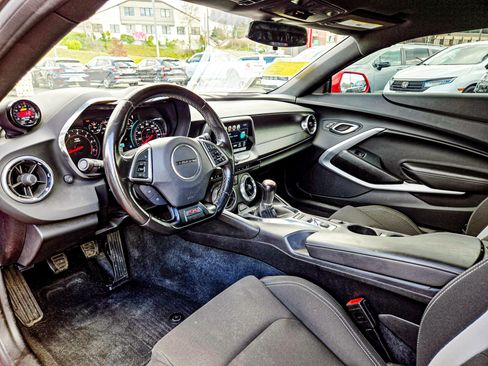 Used 2018 Chevrolet Camaro SS image 13