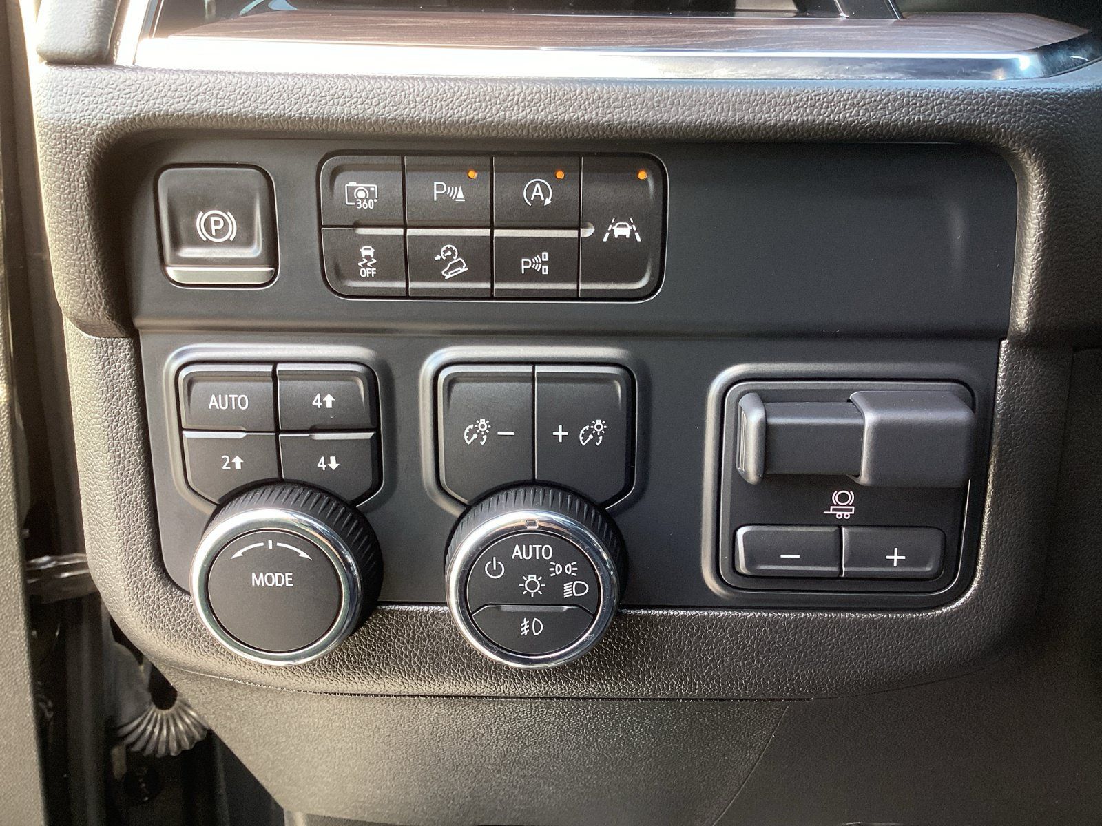 Used 2025 Chevrolet Tahoe LT w/ Comfort Package AWD/4WD image 36