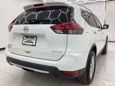 Used 2019 Nissan Rogue SV image 8