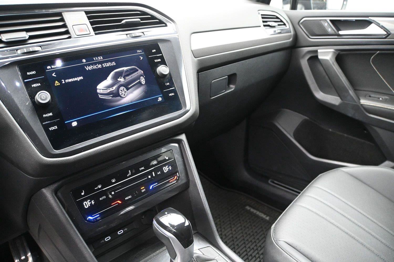 Used 2023 Volkswagen Tiguan SE R-Line AWD/4WD image 4