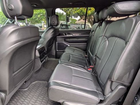 Used 2022 Jeep Wagoneer Series III AWD/4WD image 15