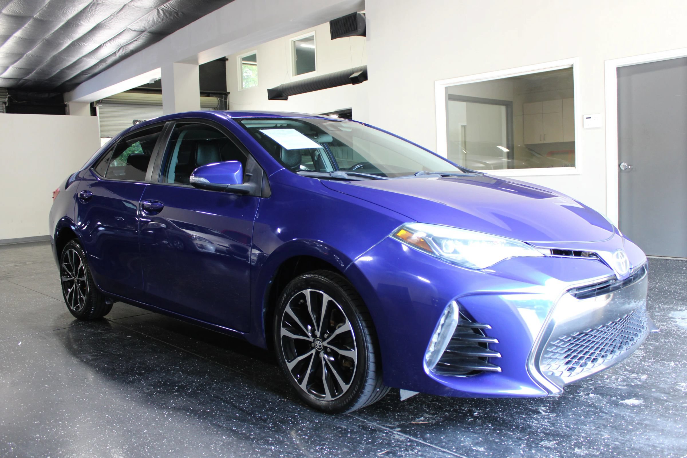 Used 2018 Toyota Corolla SE FWD image 1