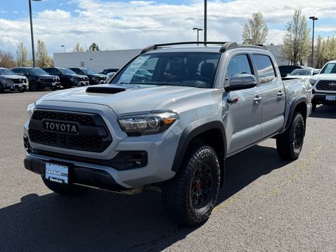 Used 2017 Toyota Tacoma TRD Pro image 4