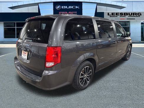 Used 2017 Dodge Grand Caravan SE image 7