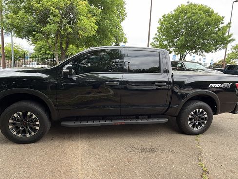 Used 2021 Nissan Titan PRO-4X w/ Pro-4x Convenience Package AWD/4WD image 8