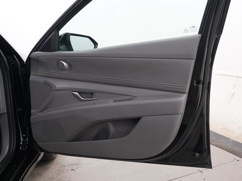 Used 2025 Hyundai Elantra SEL FWD image 9