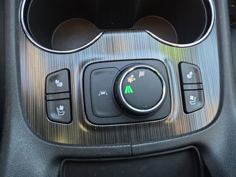 Used 2022 GMC Acadia SLT w/ Technology Package image 13