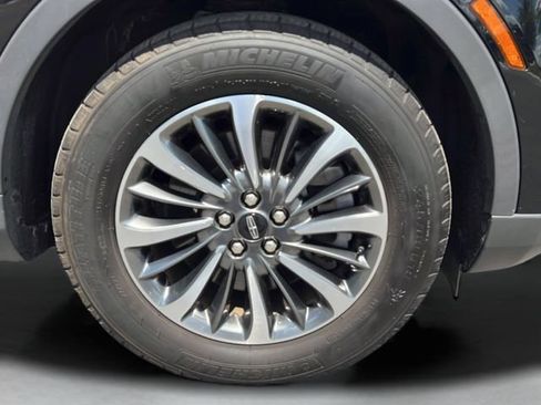 Used 2022 Lincoln Nautilus FWD w/ Premium Package image 23