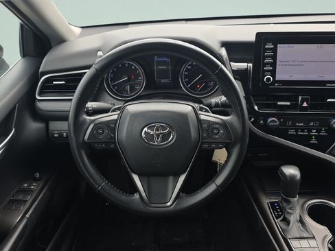 Used 2024 Toyota Camry SE image 12