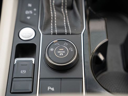 Used 2022 Volkswagen Atlas SE image 35