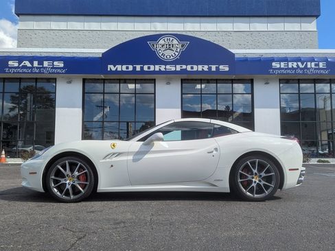 Used 2013 Ferrari California RWD image 1