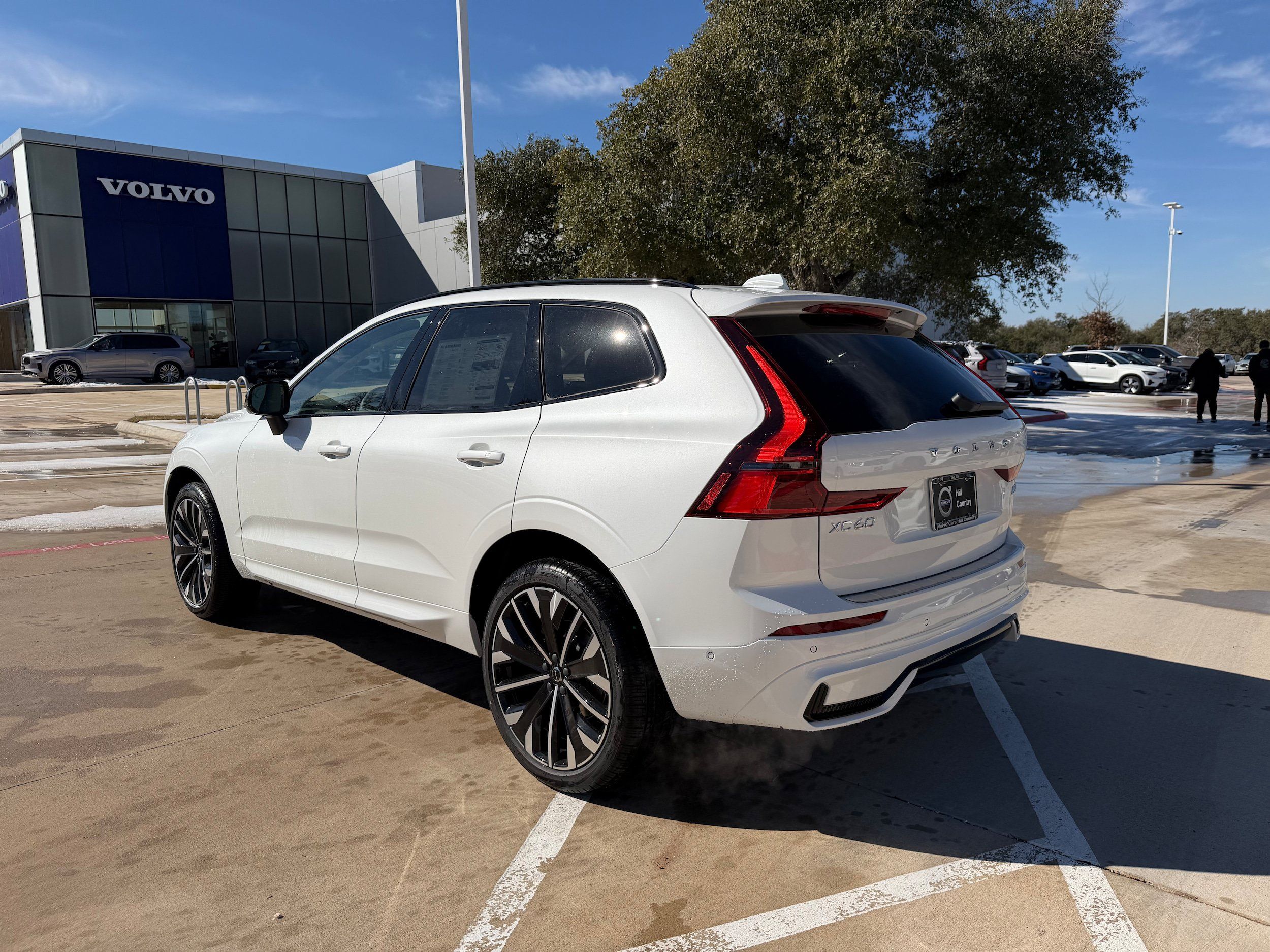 New 2026 Volvo XC60 B5 Ultra w/ Protection Package Premier AWD/4WD image 4
