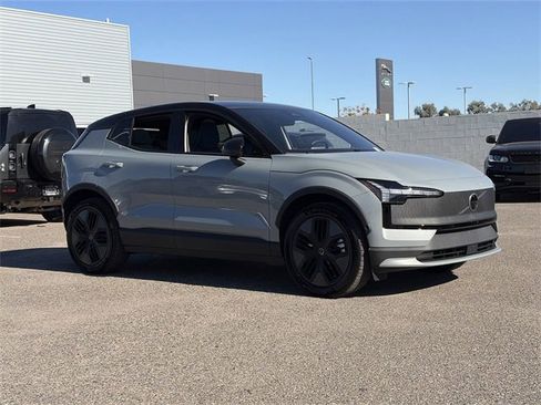 Used 2026 Volvo EX30 Cross Country Ultra image 3