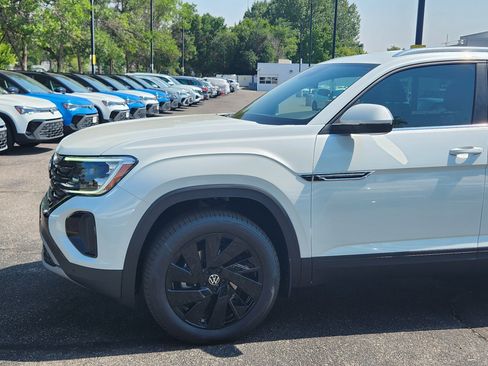 New 2026 Volkswagen Atlas Cross Sport SE image 2