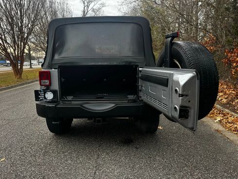 Used 2013 Jeep Wrangler Unlimited Sport image 7