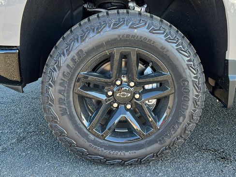 New 2026 Chevrolet Silverado 1500 Custom Trail Boss w/ LPO, Dark Essentials Package image 11