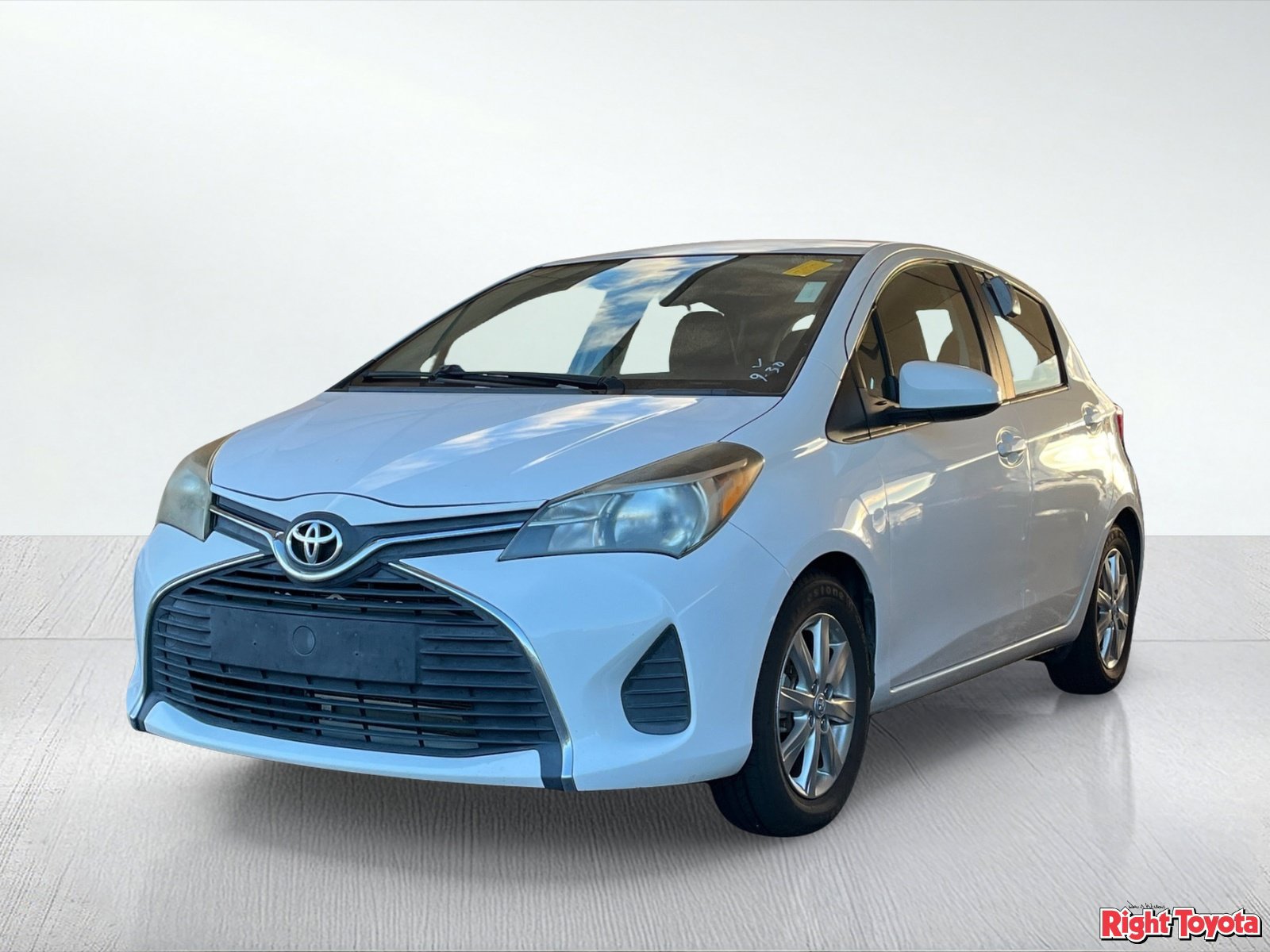 Used 2017 Toyota Yaris LE w/ Carpet Mat Package FWD image 2