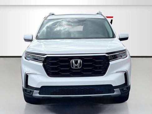 Used 2025 Honda Pilot Touring image 2