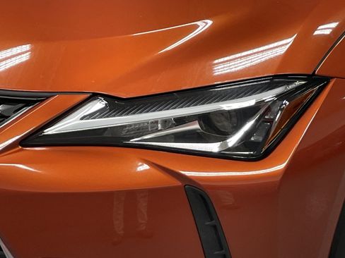 Used 2022 Lexus UX 200 w/ Accessory Package (Z2) image 6