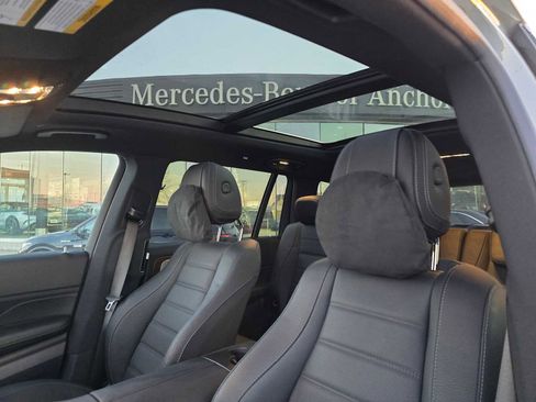 Used 2025 Mercedes-Benz GLS 580 4MATIC image 23