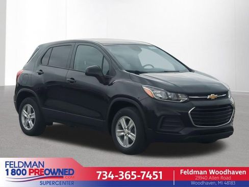 Used 2022 Chevrolet Trax LS w/ Tint and Cruise Package AWD/4WD image 1