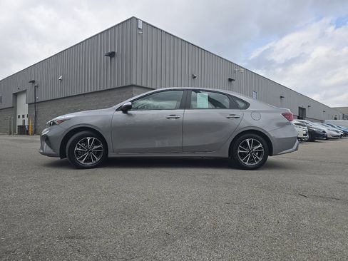 Used 2024 Kia Forte LXS w/ LXS Technology Package image 11