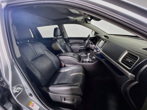 Used 2018 Toyota Highlander SE FWD image 31