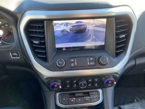 Used 2023 GMC Acadia SLT image 16