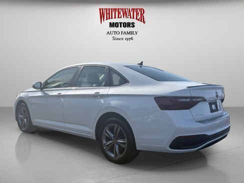 Used 2023 Volkswagen Jetta SE FWD image 2