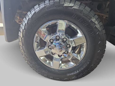 Used 2017 GMC Sierra 2500 SLT w/ All-Terrain HD Package AWD/4WD image 37