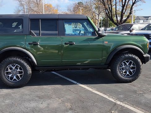 New 2025 Ford Bronco Badlands image 8