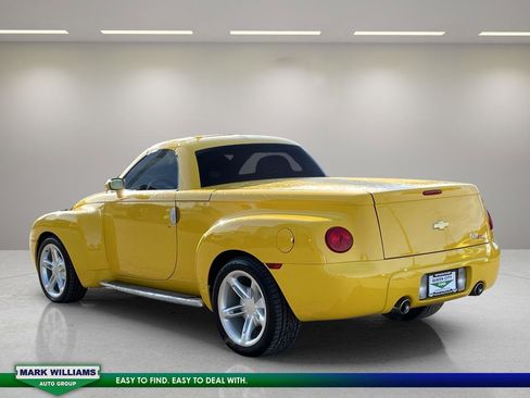 Used 2003 Chevrolet SSR w/ Preferred Equipment Group image 6