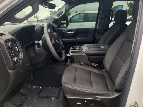 Used 2024 Chevrolet Silverado 2500 Custom w/ Custom Convenience Package AWD/4WD image 18
