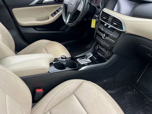 Used 2017 INFINITI QX30 Premium w/ Navigation Package image 16