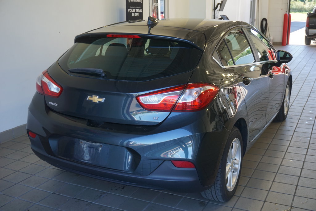 Used 2018 Chevrolet Cruze LT w/ Convenience Package FWD image 14