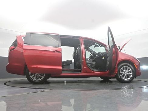 New 2027 Chrysler Pacifica Select w/ Family Tech Group AWD/4WD image 61