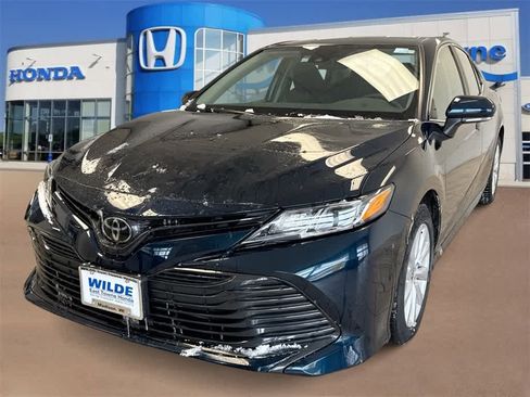 Used 2020 Toyota Camry LE image 4