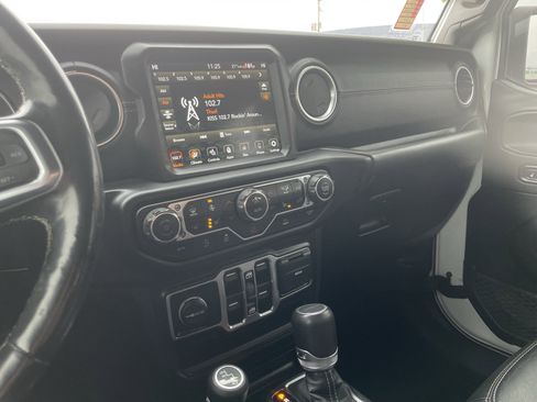 Used 2020 Jeep Gladiator Overland image 22