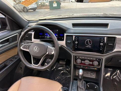 Used 2022 Volkswagen Atlas Cross Sport SE w/ Panoramic Sunroof Package image 18