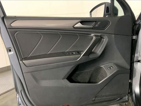 Used 2024 Volkswagen Tiguan SE FWD image 24