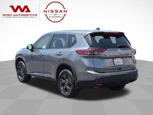 Certified 2026 Nissan Rogue SV FWD image 7